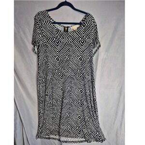 Michael Kors Women's Black & White Geometric Print Knit Dress 2X